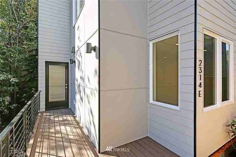 2314 Thorndyke Ave W - Photo 2 of 21