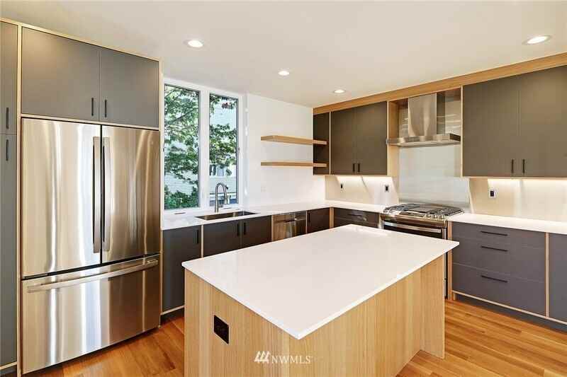 2314 Thorndyke Ave W - Photo 3 of 21