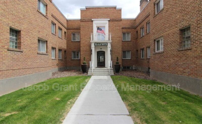 676 Memorial Dr #204 - Photo 2 of 8