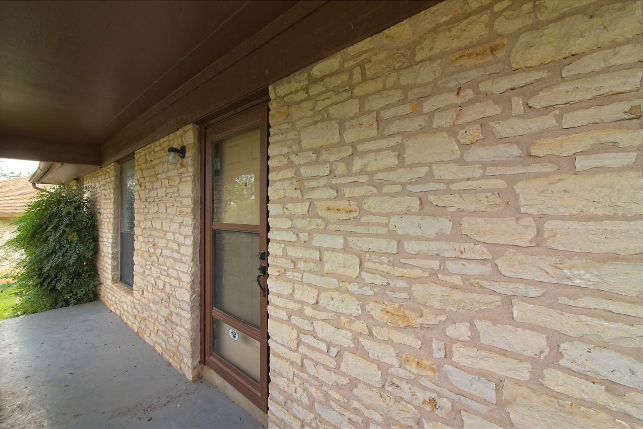 400 Deepwood Dr - Photo 5 of 37