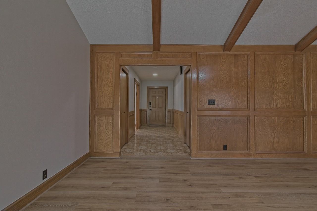 400 Deepwood Dr - Photo 6 of 37