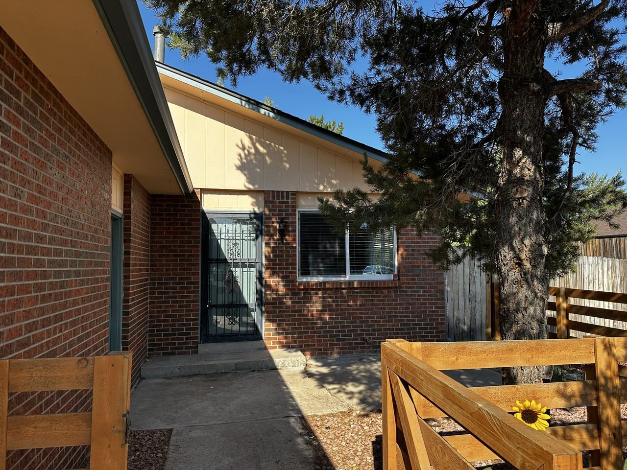 9563 Vance Ct - Photo 2 of 27