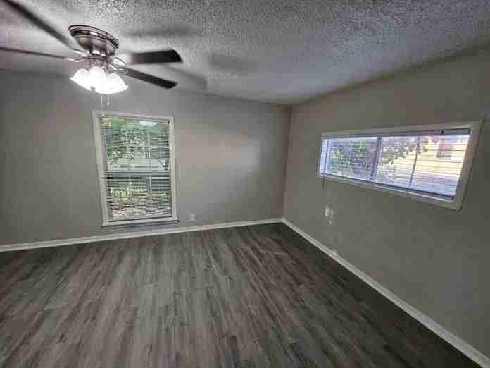 606 W Dean Ave - Photo 2 of 18