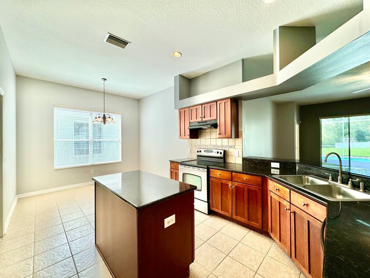 18205 Fall Creek Dr - Photo 7 of 42