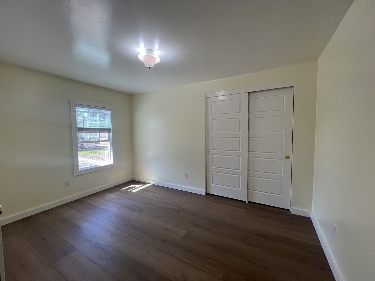 414 1/2 S H St - Photo 2 of 10