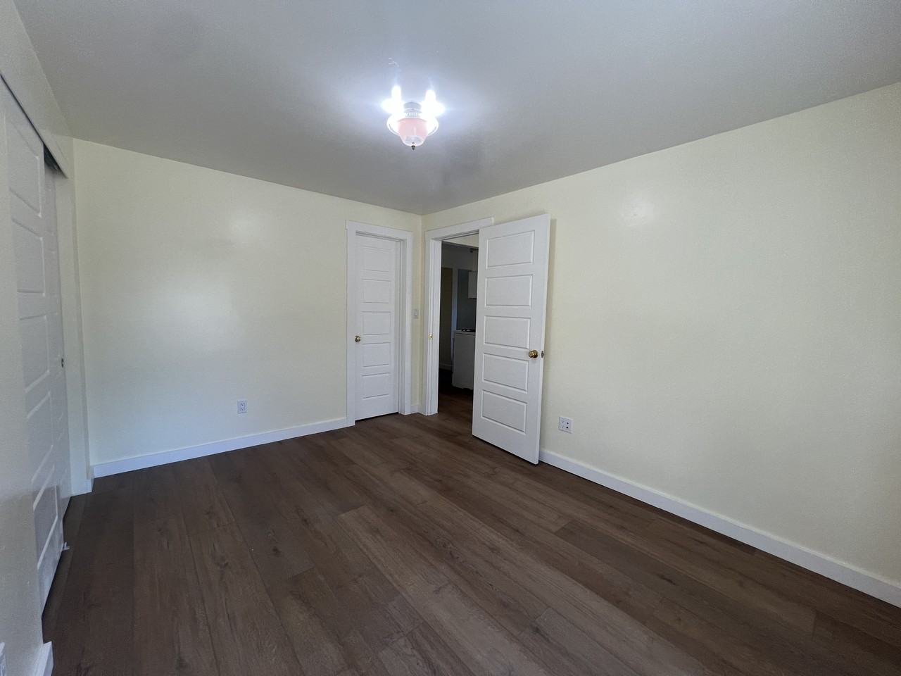 414 1/2 S H St - Photo 3 of 10