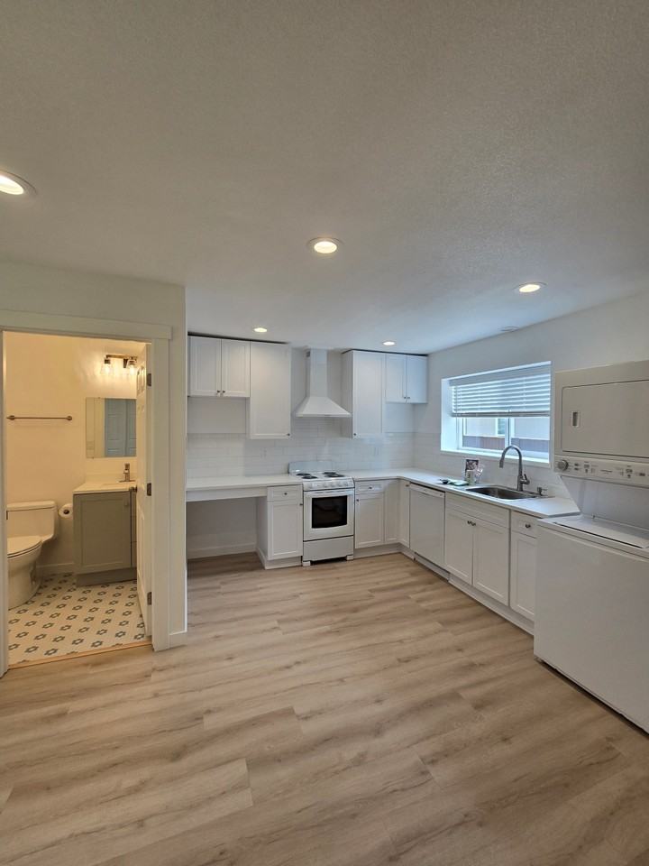 1529 Ne 11th St - Photo 2 of 13