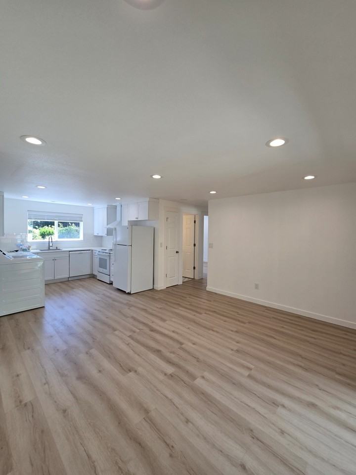 1531 Ne 11th St - Photo 7 of 19