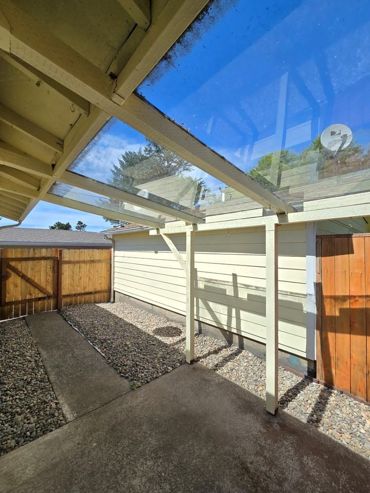 1531 Ne 11th St - Photo 3 of 19