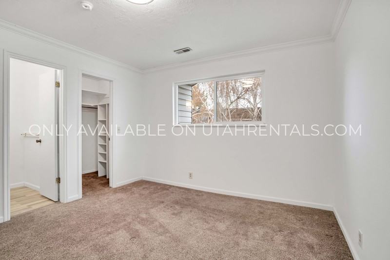 1639 Woodland Dr - Photo 6 of 21