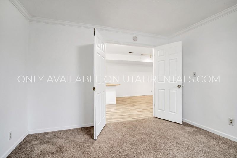 1639 Woodland Dr - Photo 5 of 21