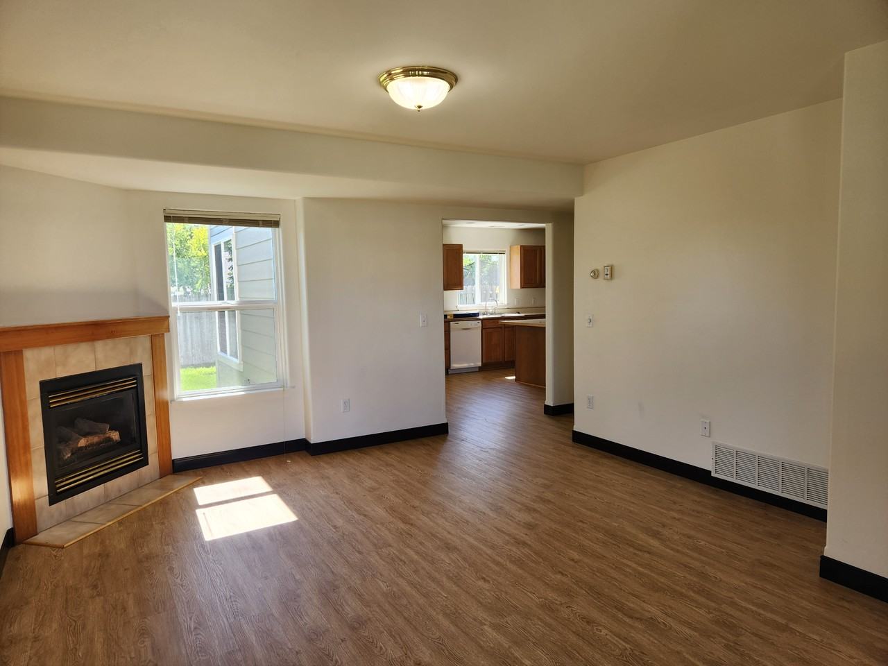 1998 Greatview Dr - Photo 2 of 12