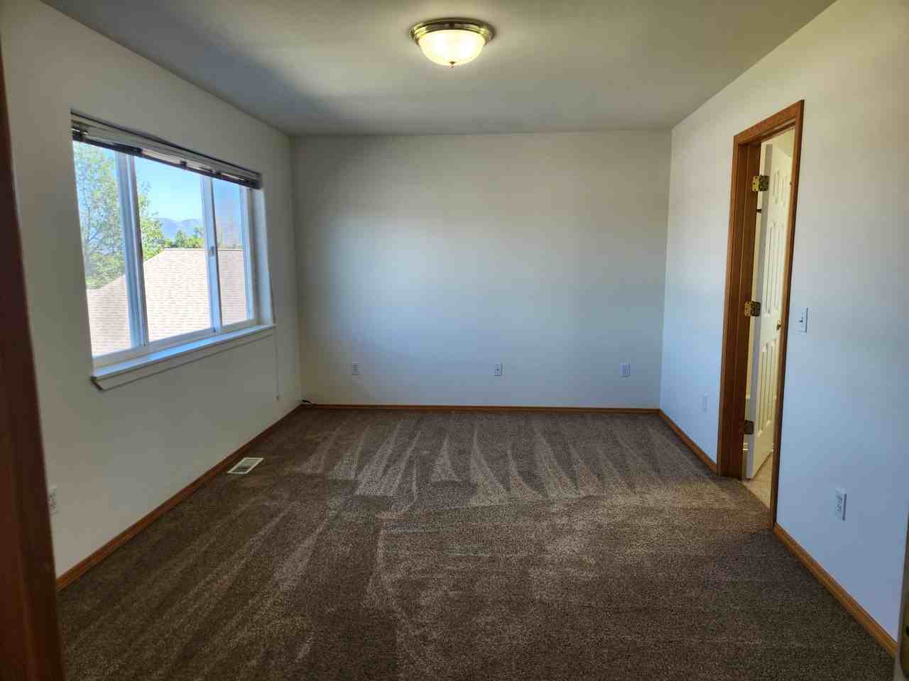 1998 Greatview Dr - Photo 6 of 12