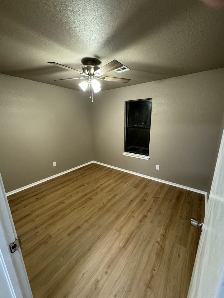 722 Stonecroft Cir #NA - Photo 6 of 7