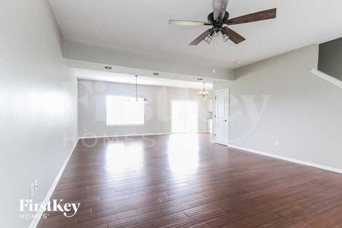 691 Randall Ct - Photo 2 of 15