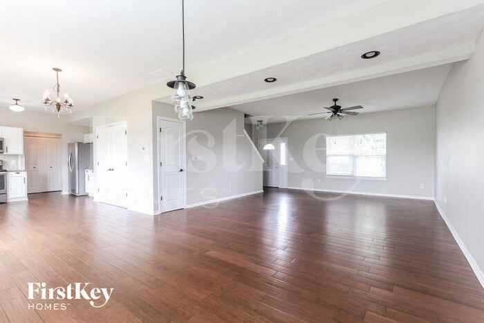 691 Randall Ct - Photo 3 of 15