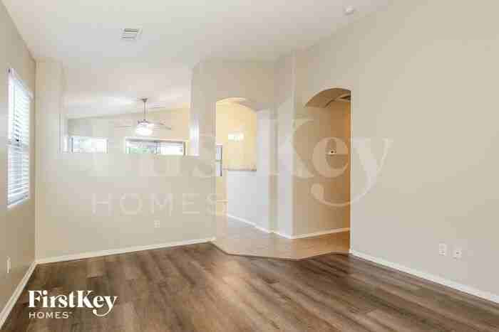 5621 S 53rd Ave - Photo 2 of 15