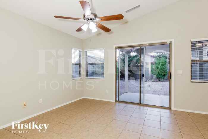 5621 S 53rd Ave - Photo 3 of 15