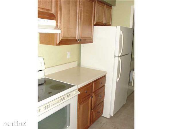 733 Riverside Dr - Photo 2 of 4