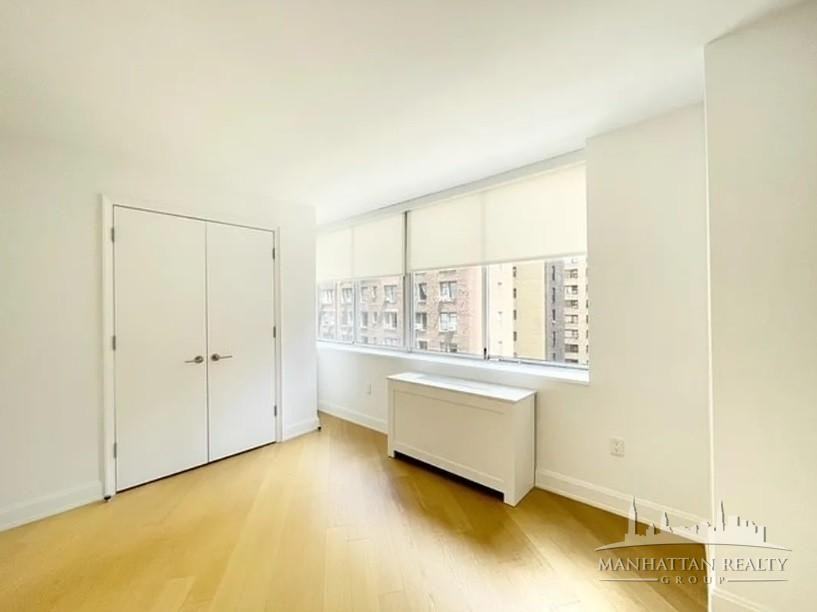 E 54th St #608 - Photo 4 of 20