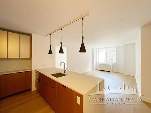 E 54th St #608 - Photo 5 of 20