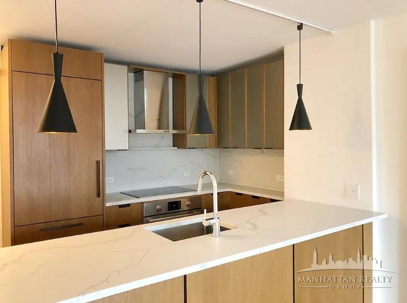 E 54th St #608 - Photo 6 of 20