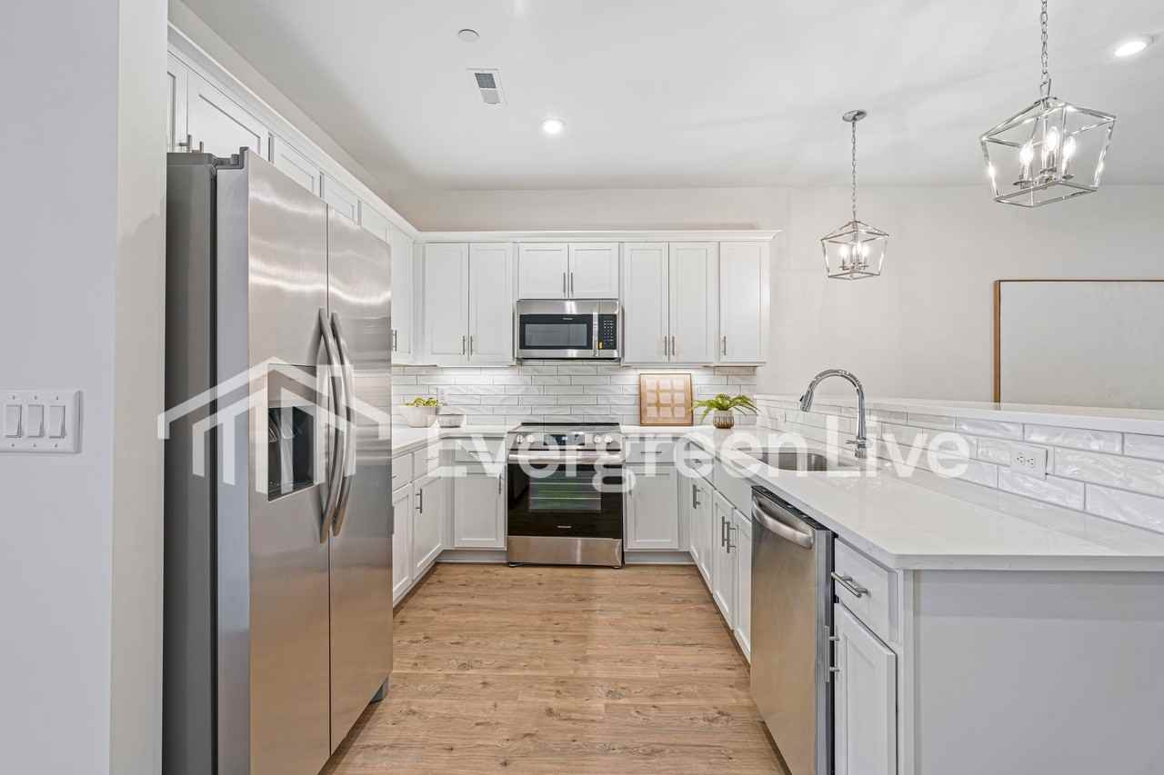 168 Leggo Ave - Photo 6 of 39