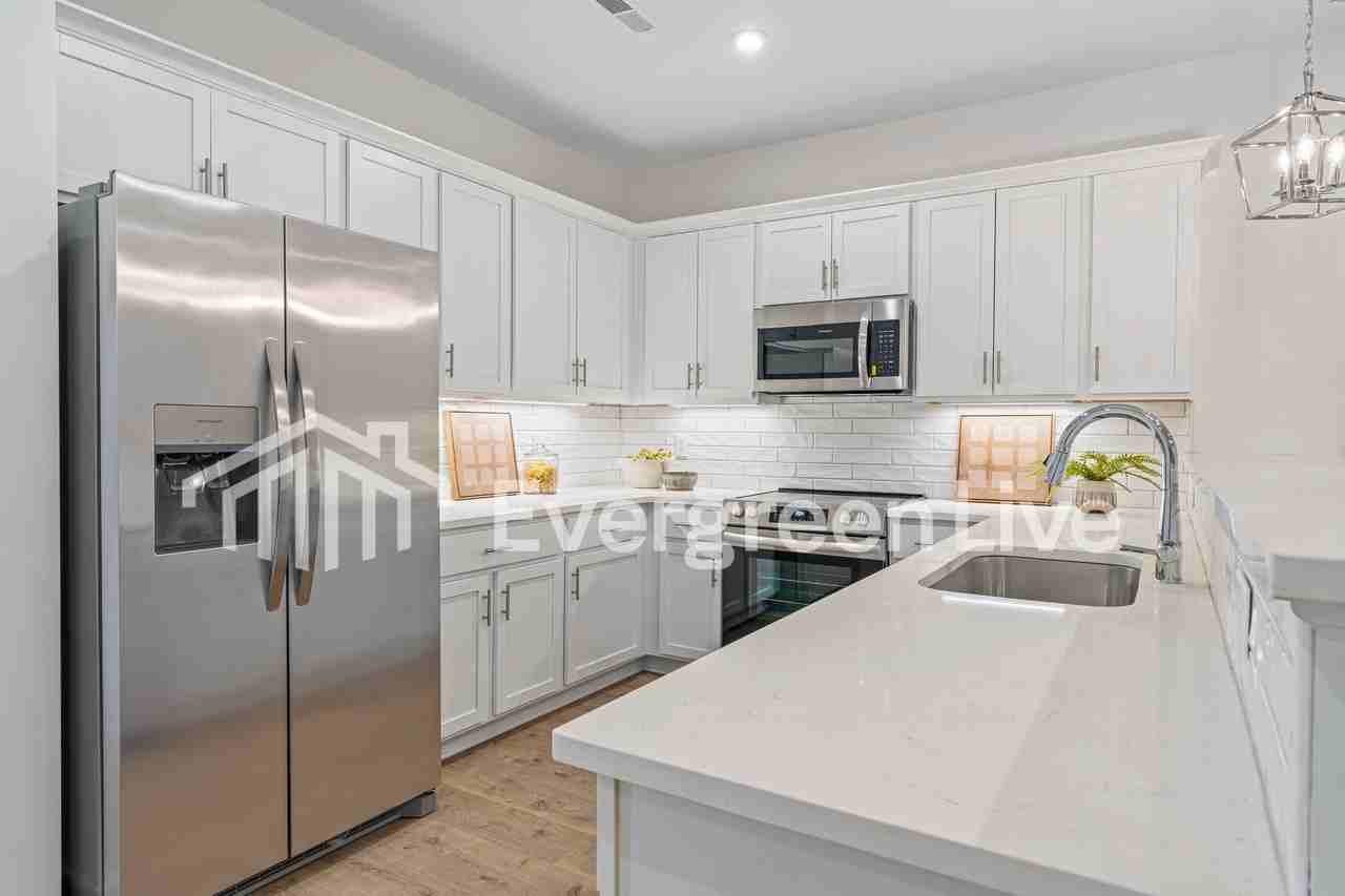 168 Leggo Ave - Photo 7 of 39