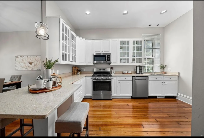 1226 Victor St - Photo 3 of 20