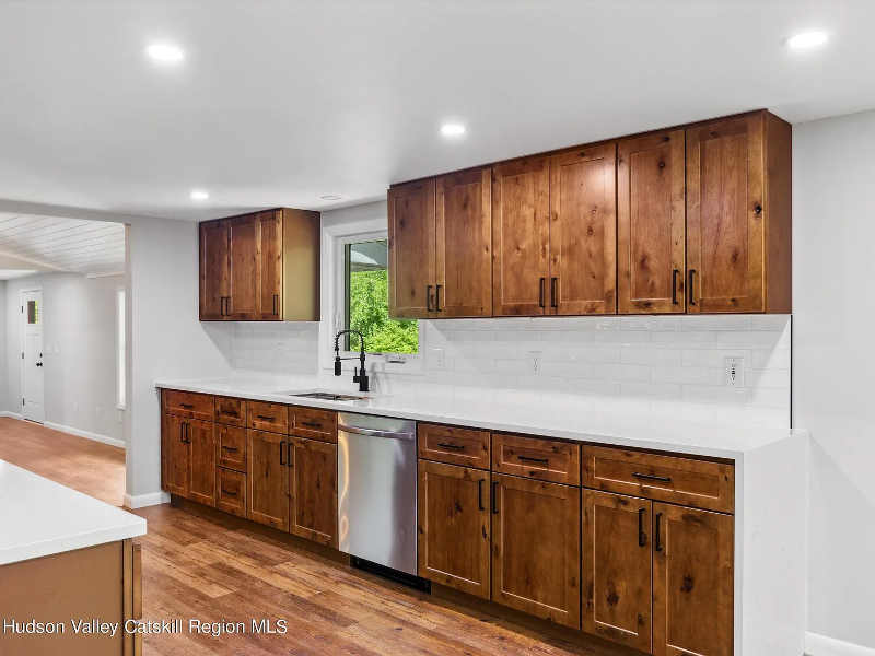 8 Cedar Lane - Photo 2 of 21