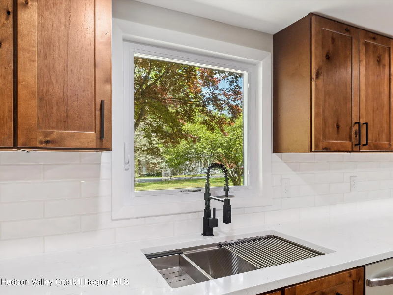 8 Cedar Lane - Photo 3 of 21