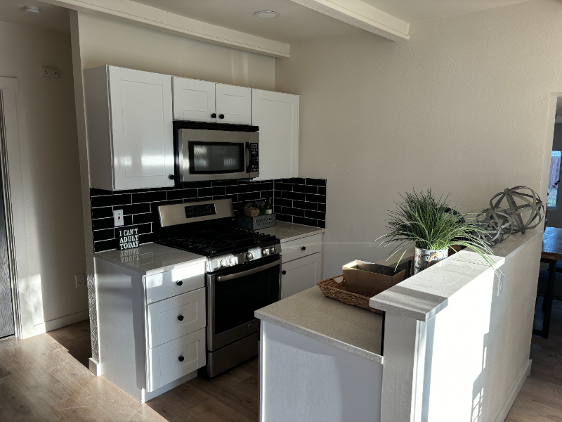 248 E A St - Photo 2 of 10