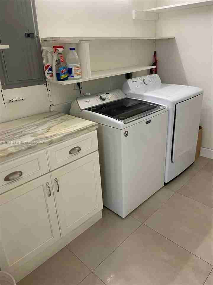 9840 Sw 69th Ave #NA - Photo 3 of 19