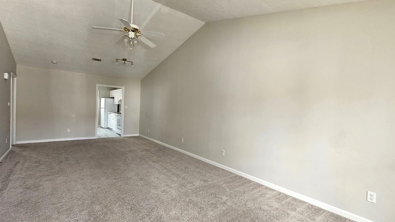 340 Greendale Pl - Photo 2 of 11