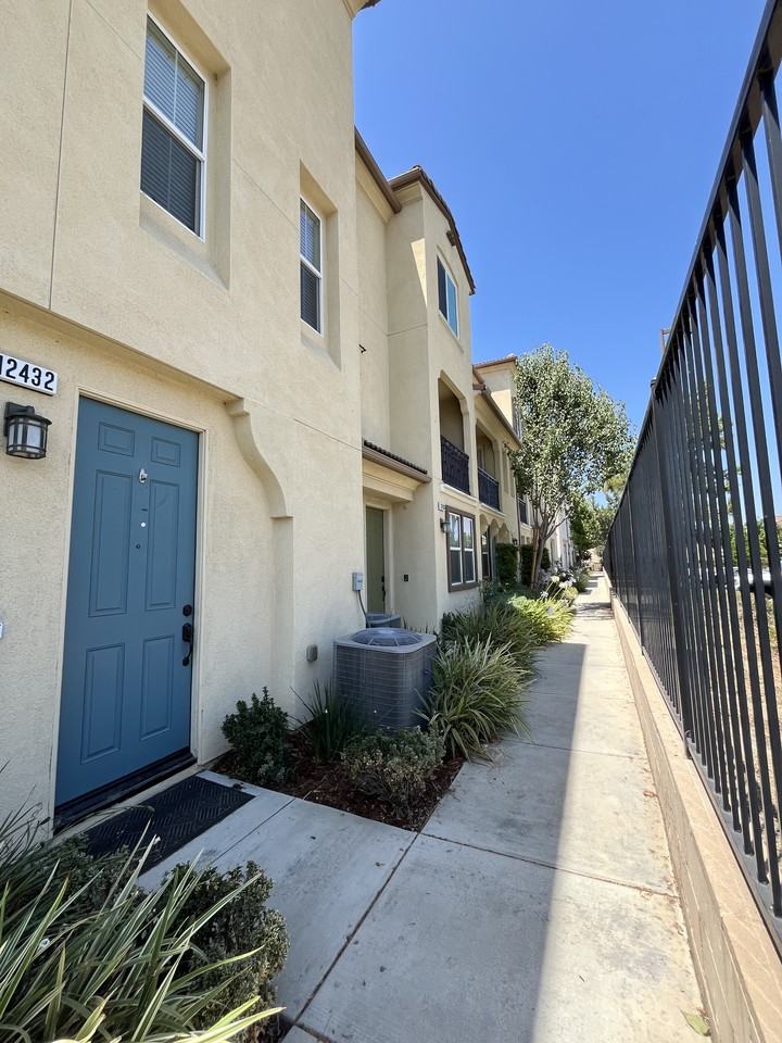 12432 Constellation St #10 - Photo 3 of 50