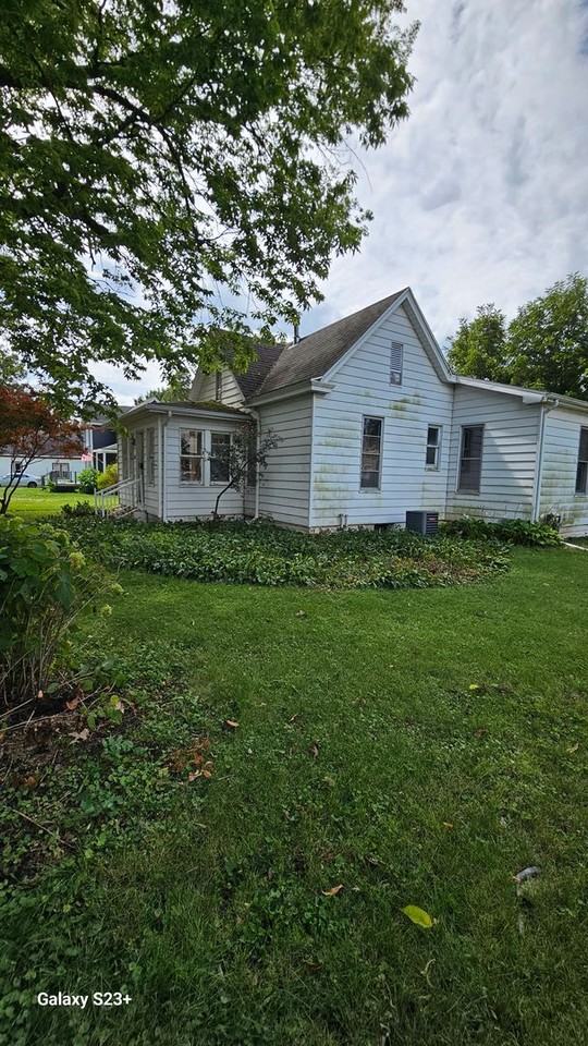 415 N Maple Ave - Photo 2 of 20