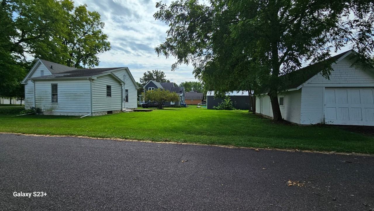 415 N Maple Ave - Photo 5 of 20