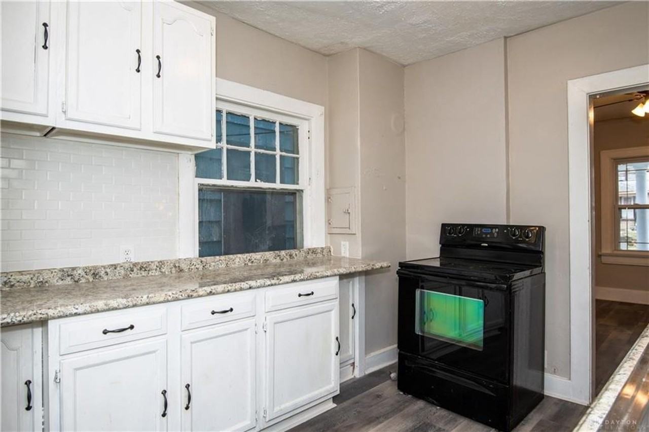 1253 Windsor Ave - Photo 4 of 12
