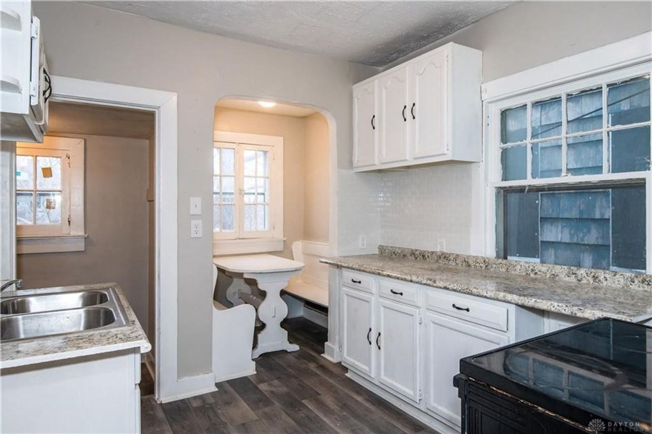 1253 Windsor Ave - Photo 5 of 12