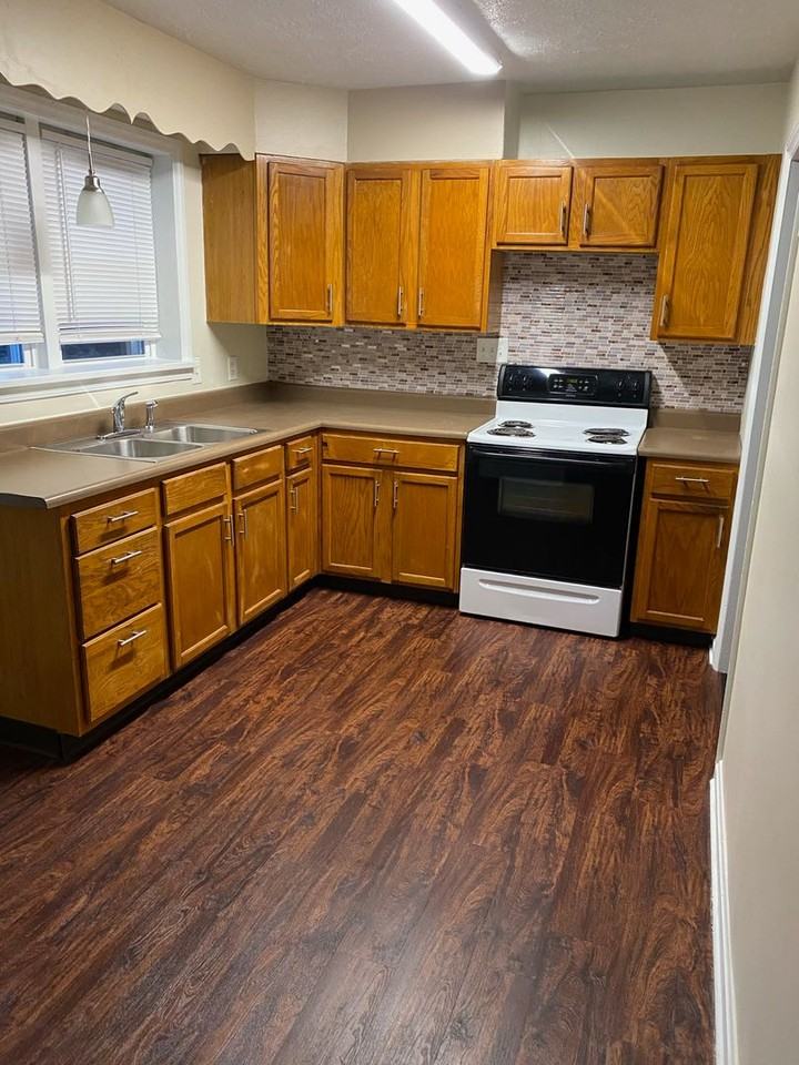 230 Laurel Street - Photo 3 of 15