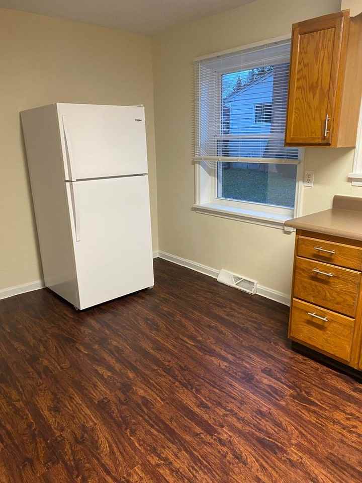 230 Laurel Street - Photo 4 of 15