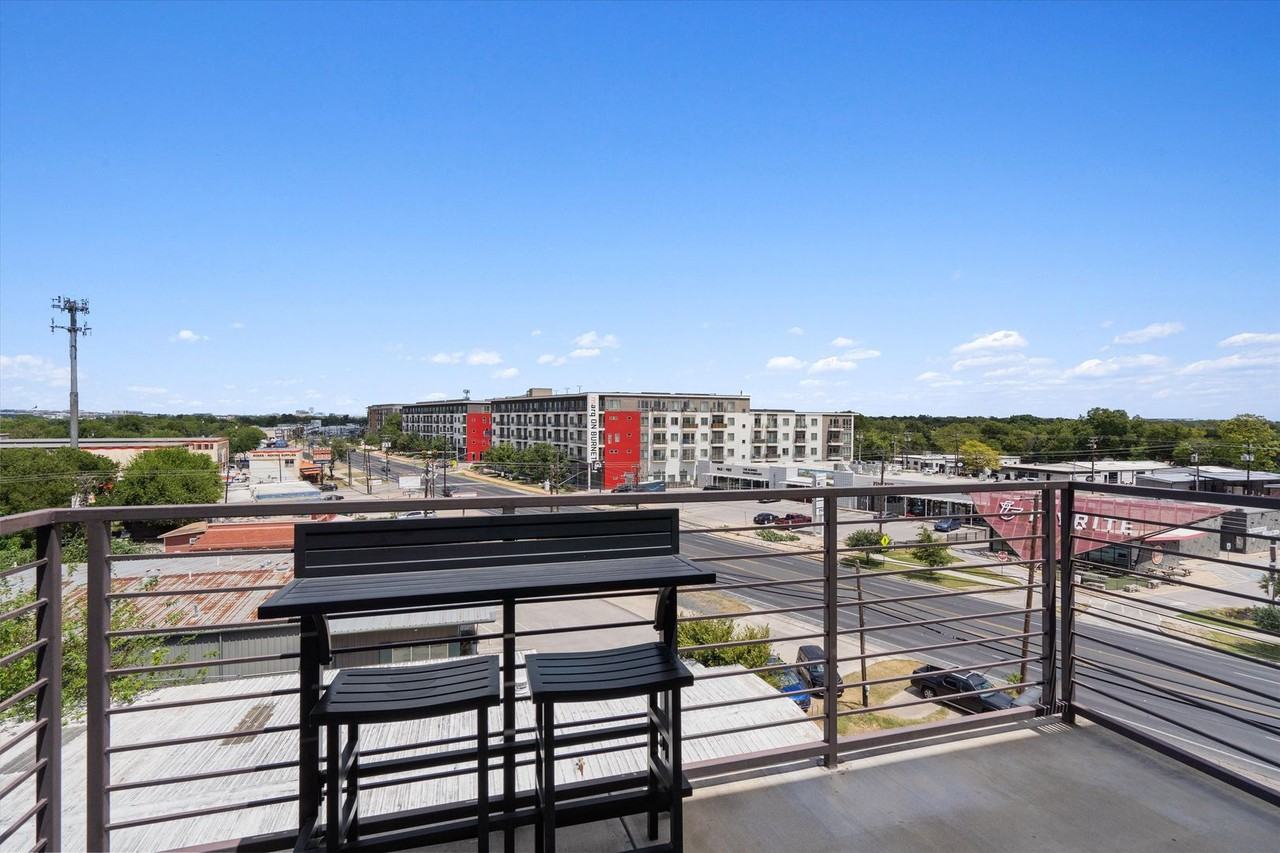 6444 Burnet Rd #501 - Photo 7 of 28