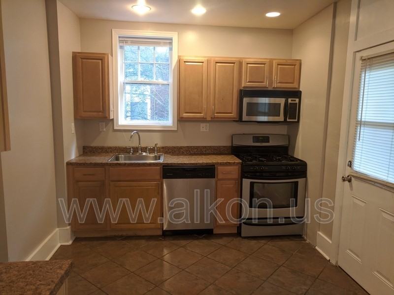 2714 Pioneer Ave - Photo 4 of 14