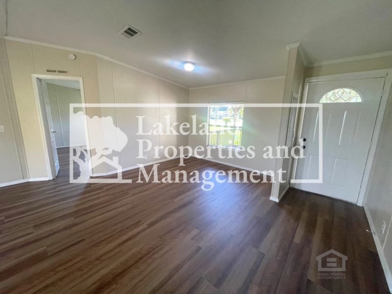 2098 Meadow Oak Cir - Photo 2 of 10