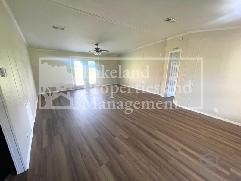 2098 Meadow Oak Cir - Photo 3 of 10