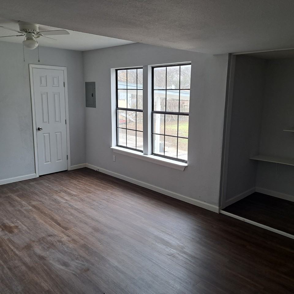 423 Ellana Claire St #NA - Photo 4 of 11