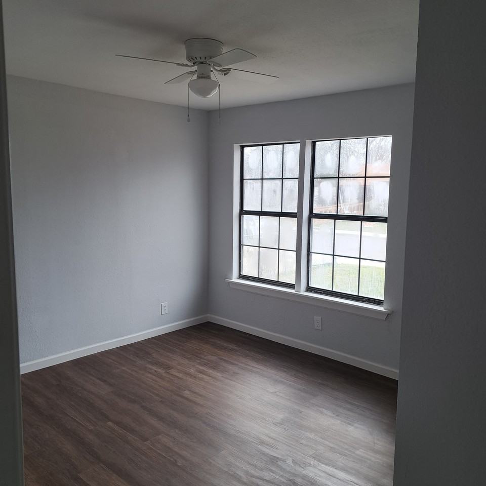 423 Ellana Claire St #NA - Photo 6 of 11