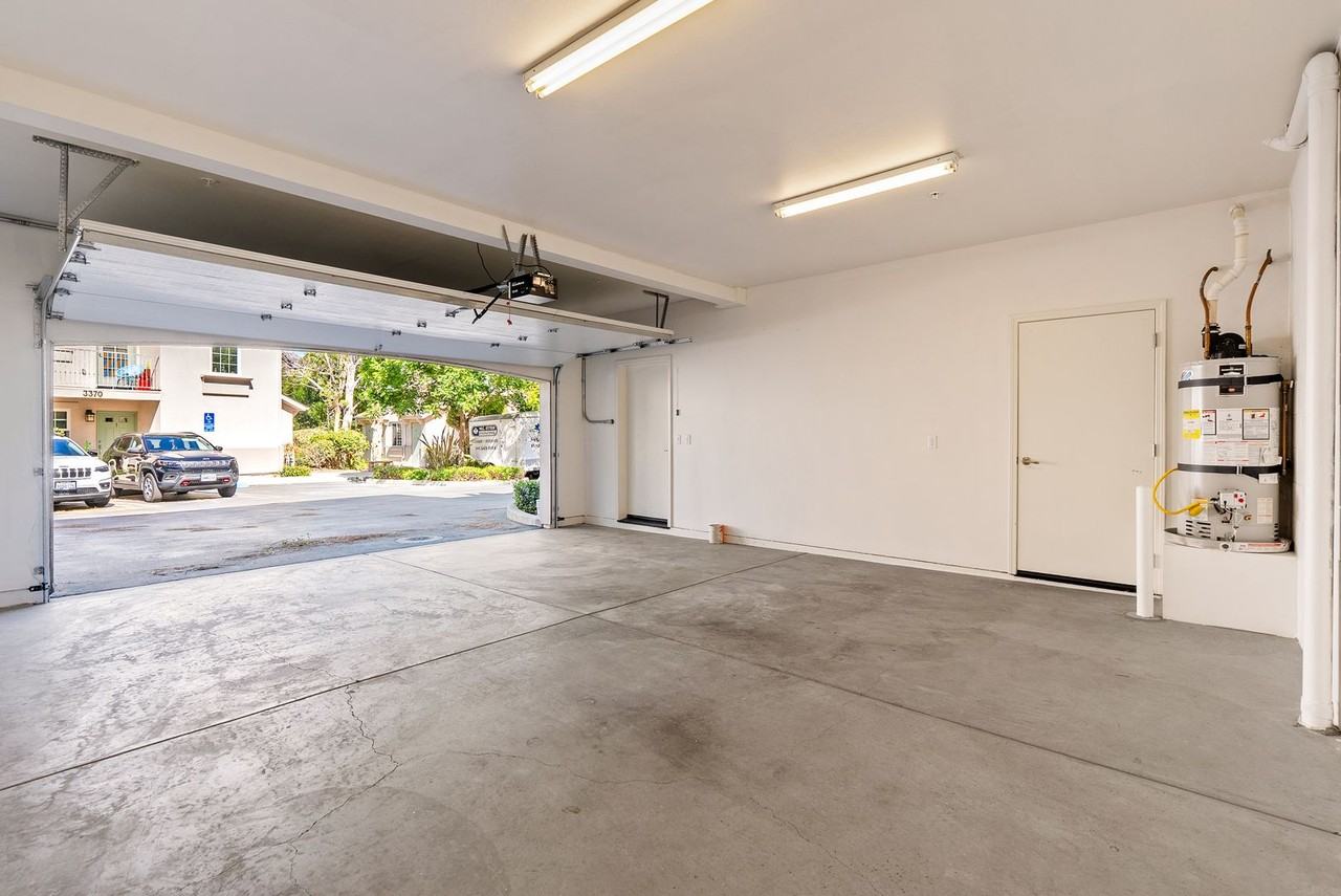 3368 Rockview Pl - Photo 2 of 18
