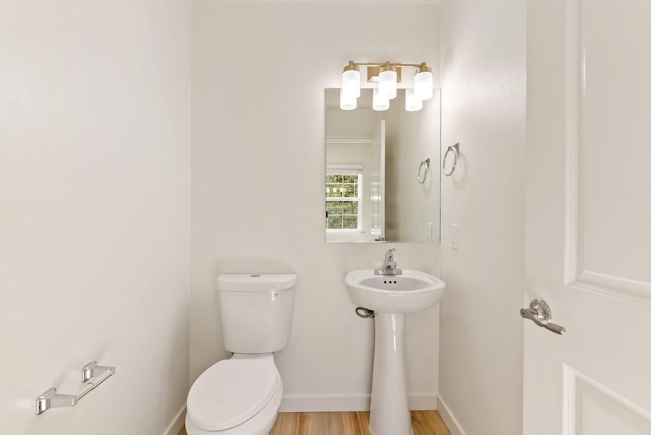 3368 Rockview Pl - Photo 5 of 18