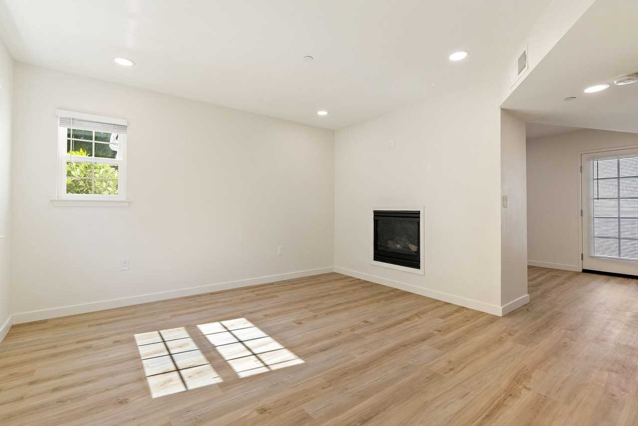 3368 Rockview Pl - Photo 6 of 18